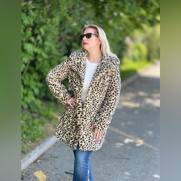 Faux fur coat - Picture 3 of 8